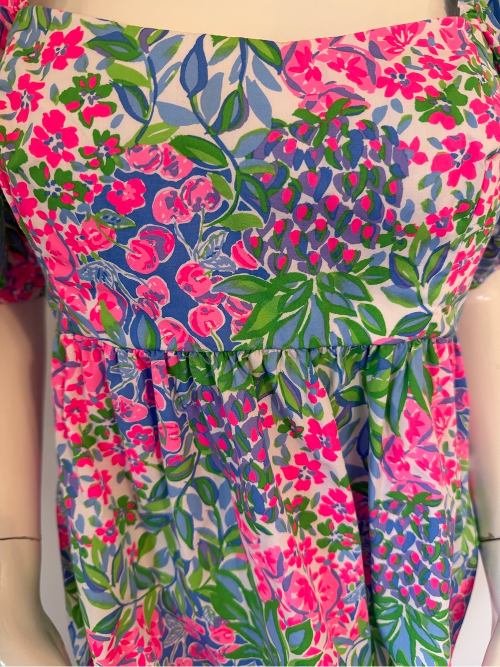 Lilly Pulitzer Kay A cherry on Top Print
Puff sleeve Top size 8 - Picture 3 of 9